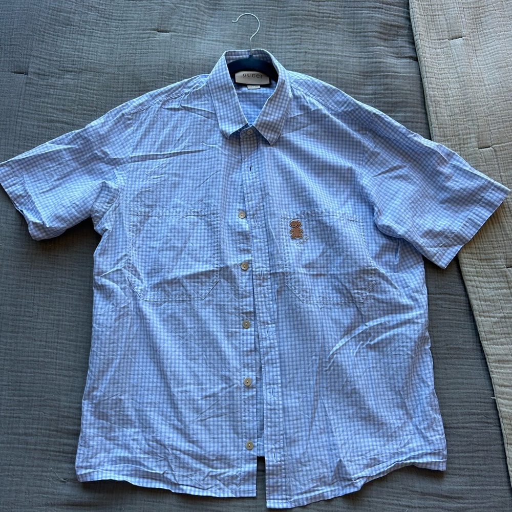 Beautiful men’s Gucci bear emblem top. Like new.